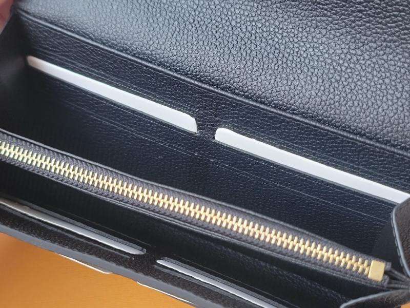 Louis Vuitton Sarah Wallet M82257