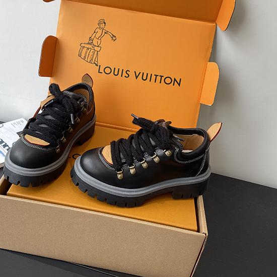 Louis Vuitton Unisex Sneakers SLU81002