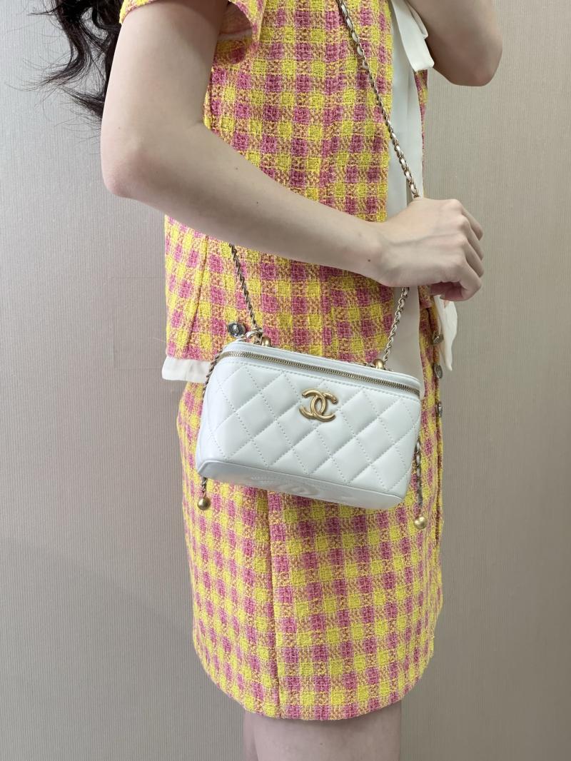 Small Chanel Vanity With Chain White AP3651