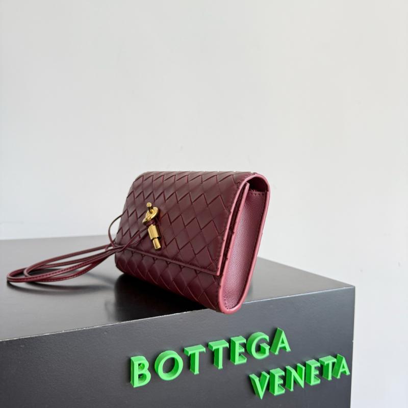 Bottega Veneta Andiamo Pouch Barolo 836940