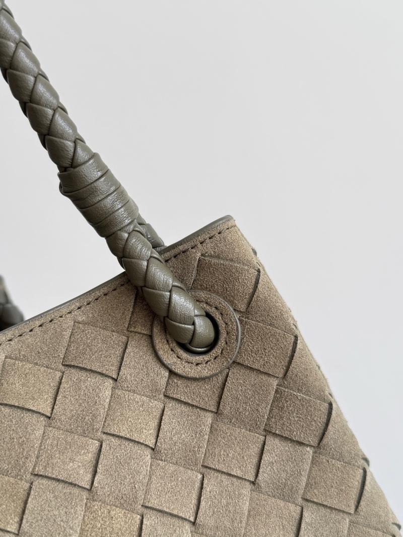 Bottega Veneta Large Suede Parachute Cypress 796571