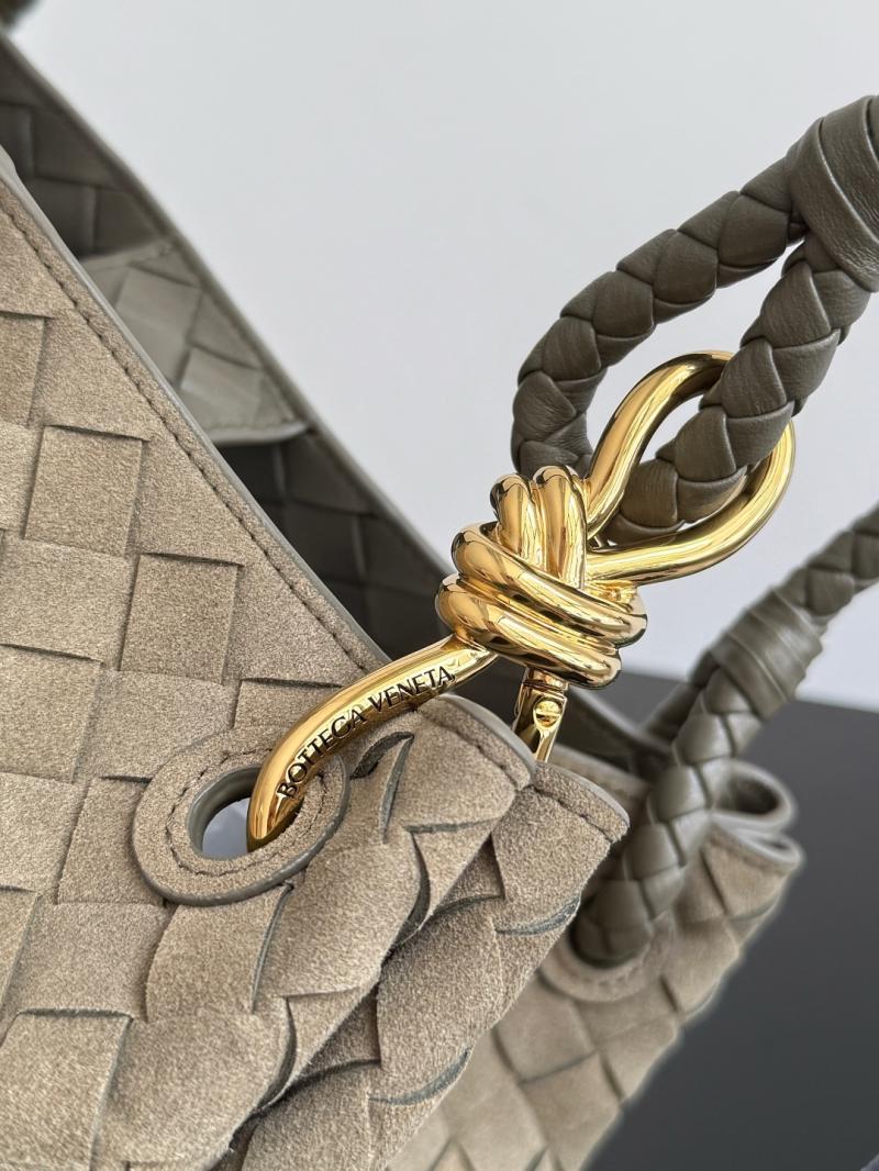 Bottega Veneta Large Suede Parachute Cypress 796571