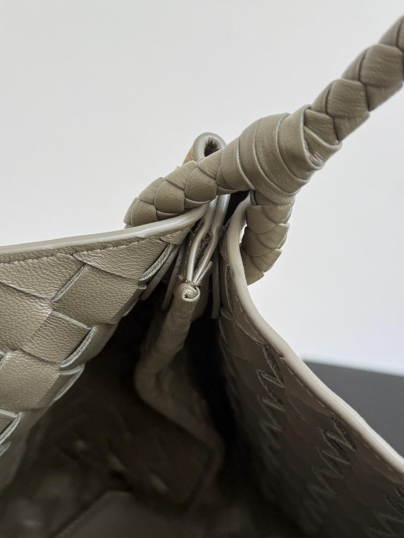 Bottega Veneta Large Suede Parachute Cypress 796571