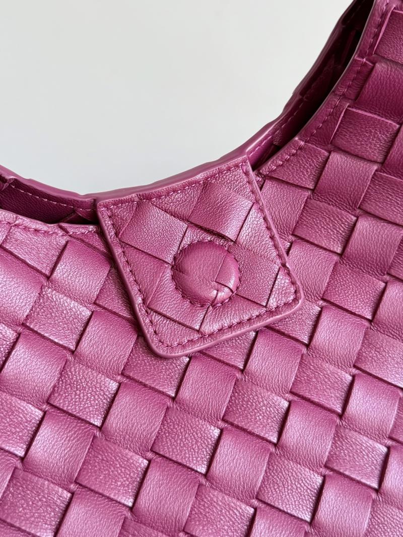 Bottega Veneta Medium Campana Beetroot 844249