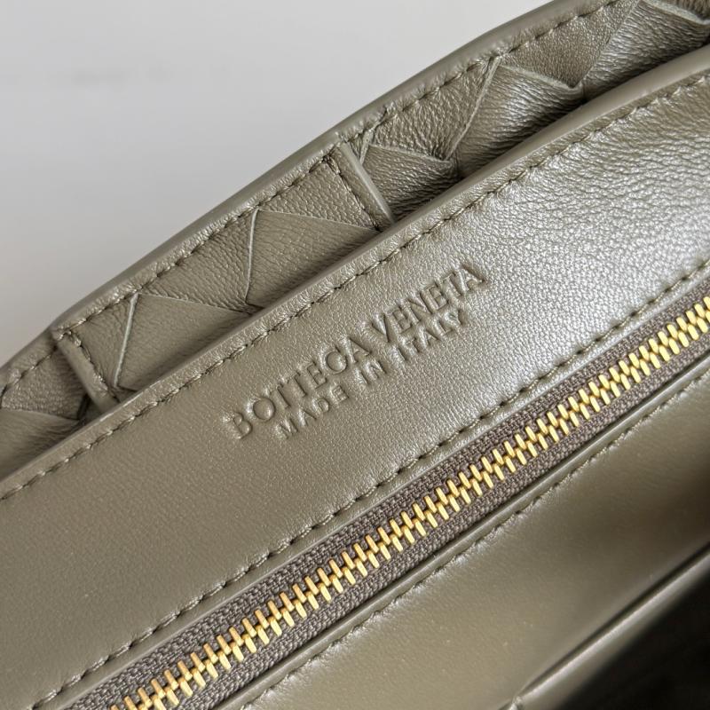Bottega Veneta Suede Medium Andiamo Cypress B743572