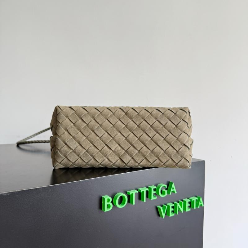 Bottega Veneta Suede Small Andiamo Cypress 743568