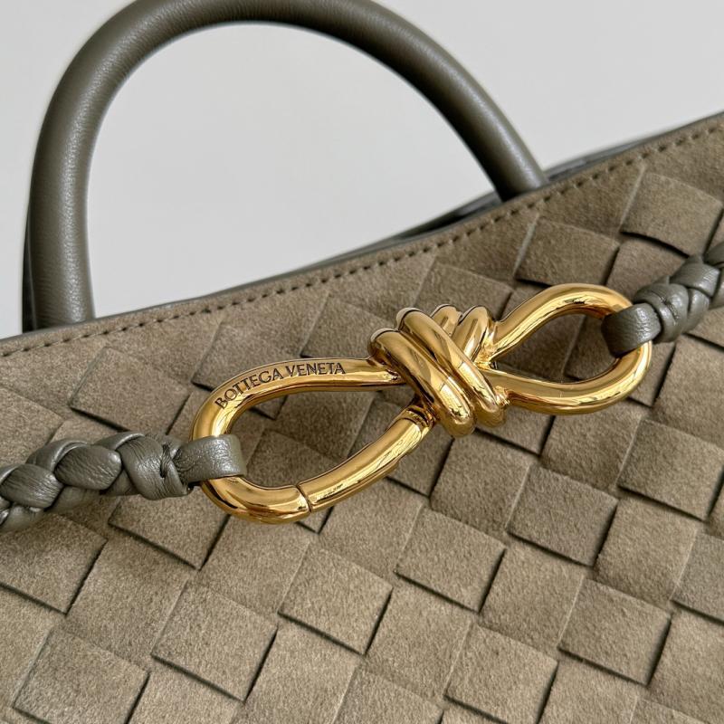 Bottega Veneta Suede Small Andiamo Cypress 743568