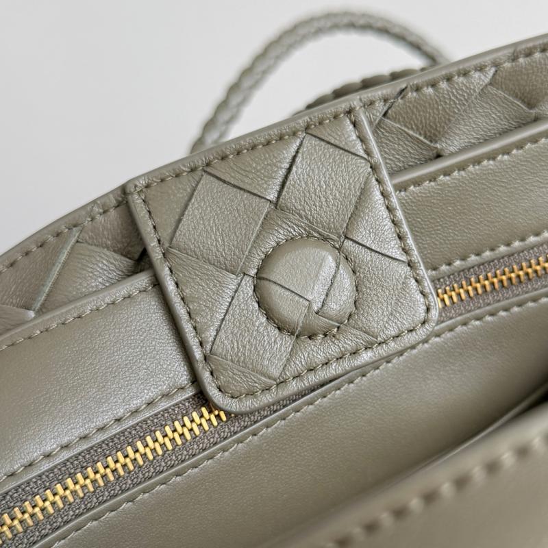 Bottega Veneta Suede Small Andiamo Cypress 743568