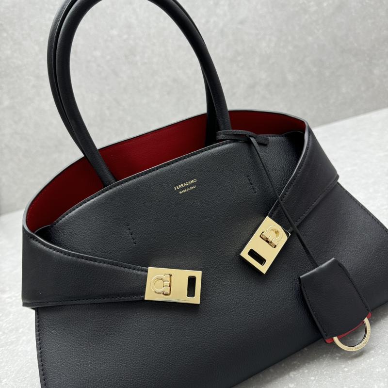 Ferragamo Hug bicolor Medium handbag Black 215608