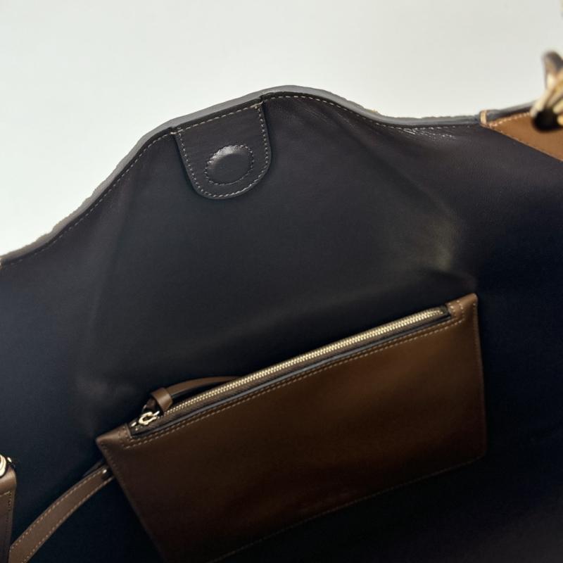 Gucci B large Suede shoulder bag Brown 815924