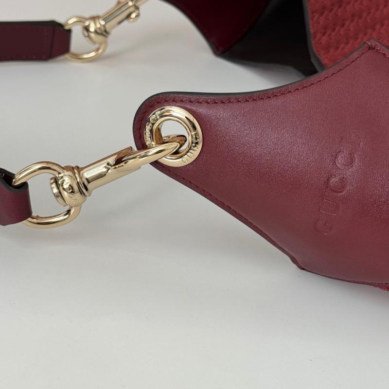 Gucci B large Suede shoulder bag Red 815924