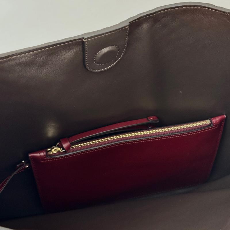 Gucci B large Suede shoulder bag Red 815924