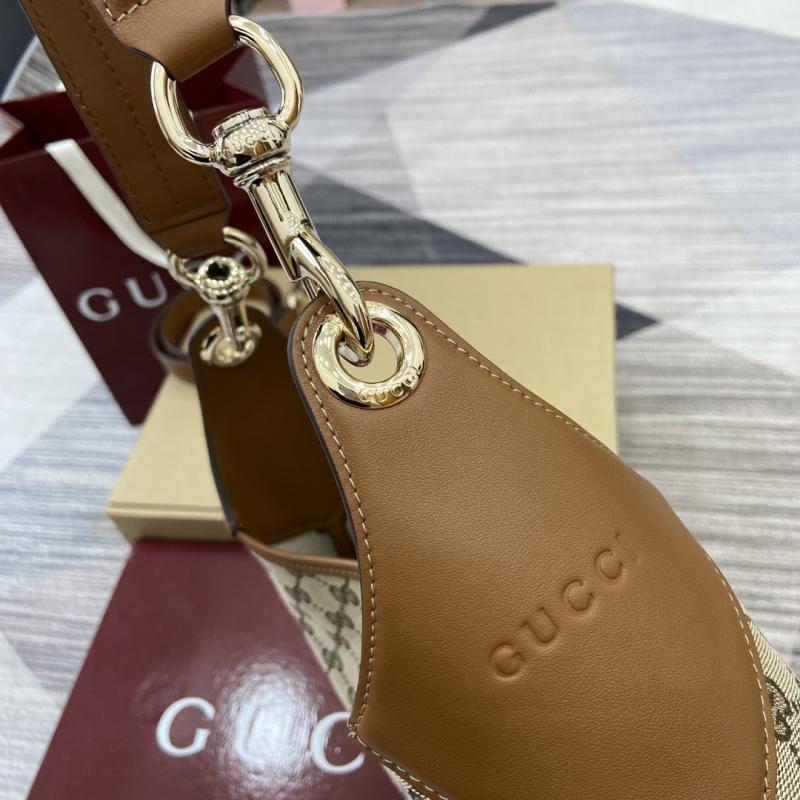 Gucci B medium canvas shoulder bag 834981