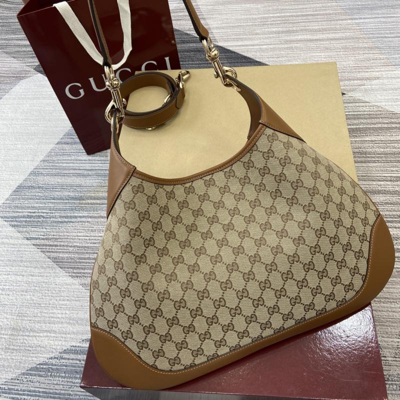 Gucci B medium canvas shoulder bag 834981