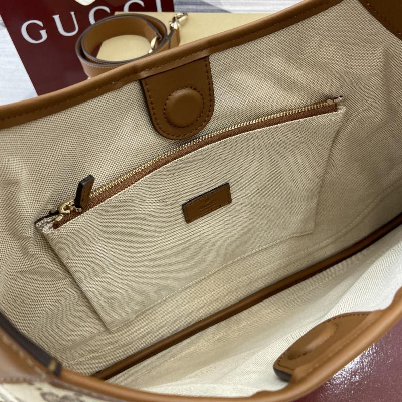 Gucci B medium canvas shoulder bag 834981