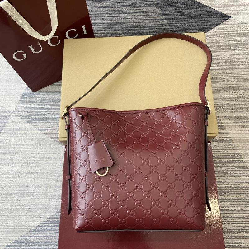 Gucci GG Emblem small shoulder bag Red 848881