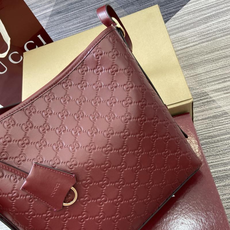 Gucci GG Emblem small shoulder bag Red 848881