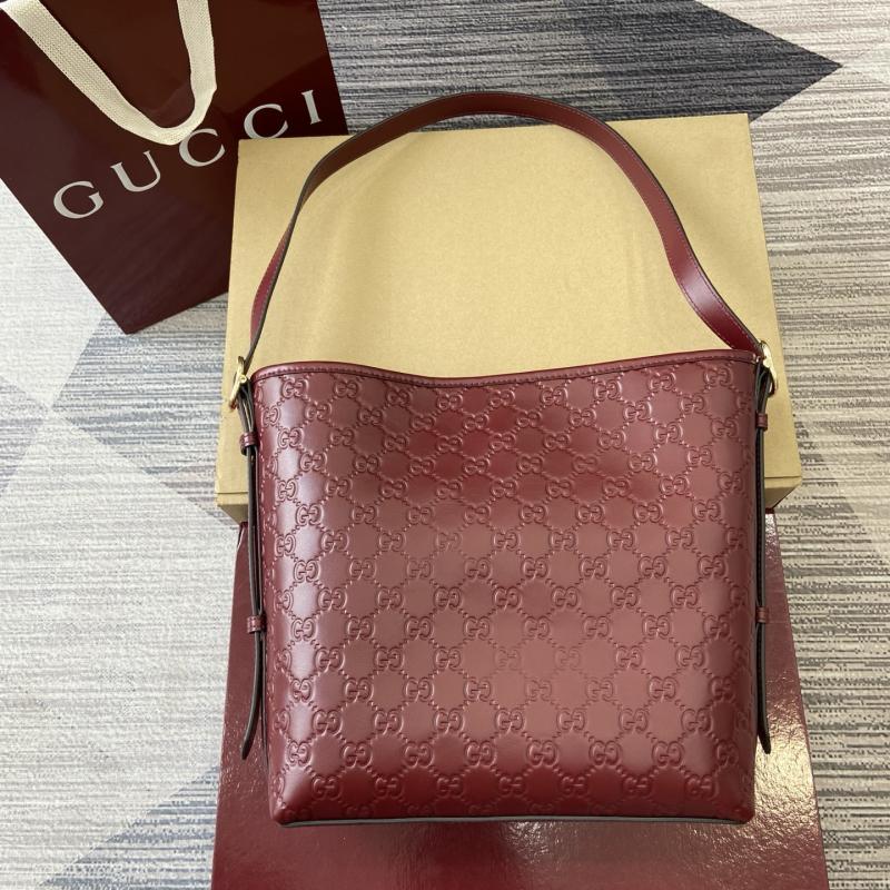 Gucci GG Emblem small shoulder bag Red 848881