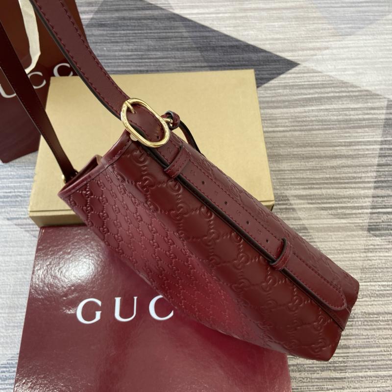 Gucci GG Emblem small shoulder bag Red 848881