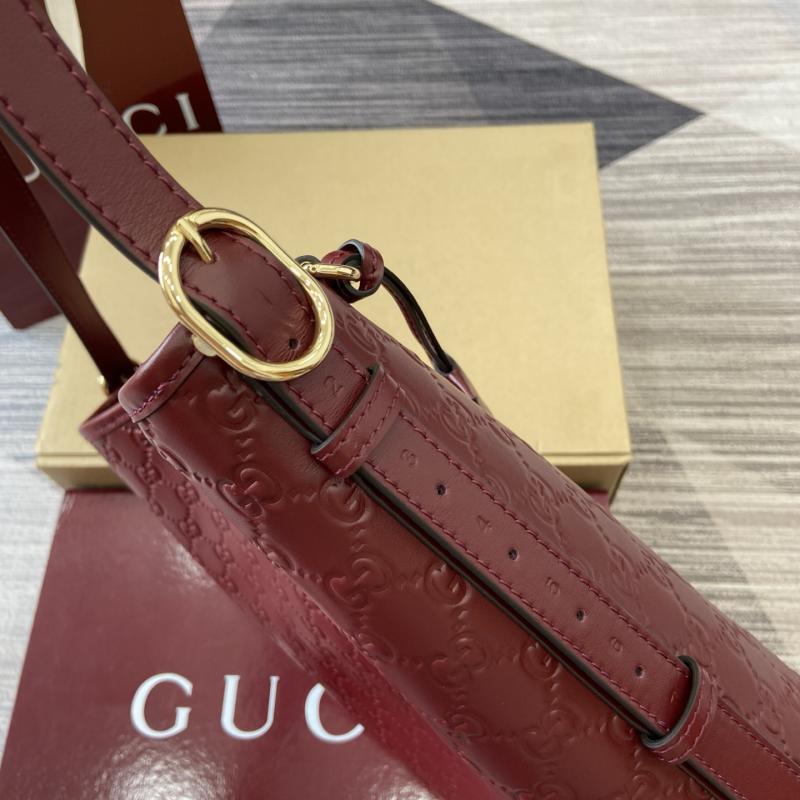 Gucci GG Emblem small shoulder bag Red 848881