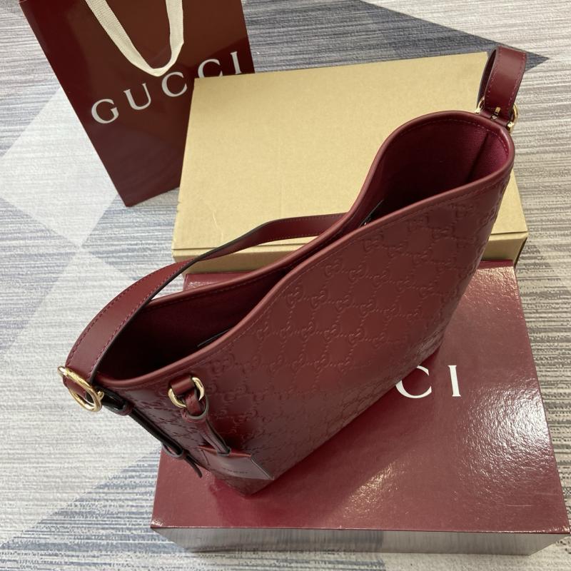 Gucci GG Emblem small shoulder bag Red 848881