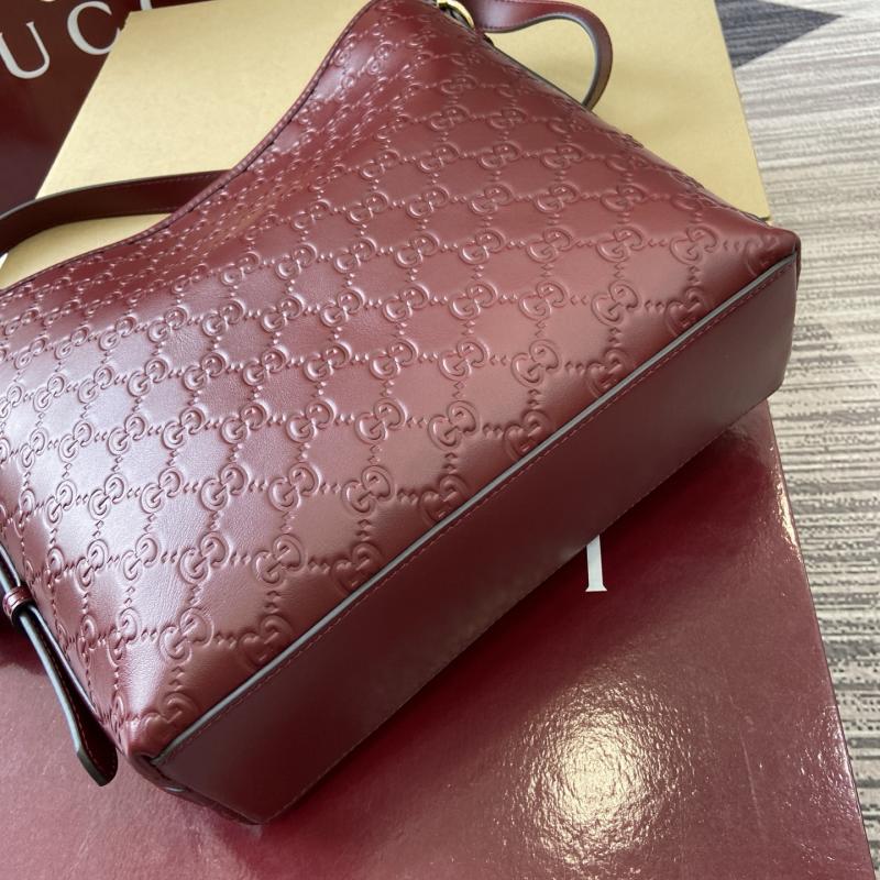 Gucci GG Emblem small shoulder bag Red 848881