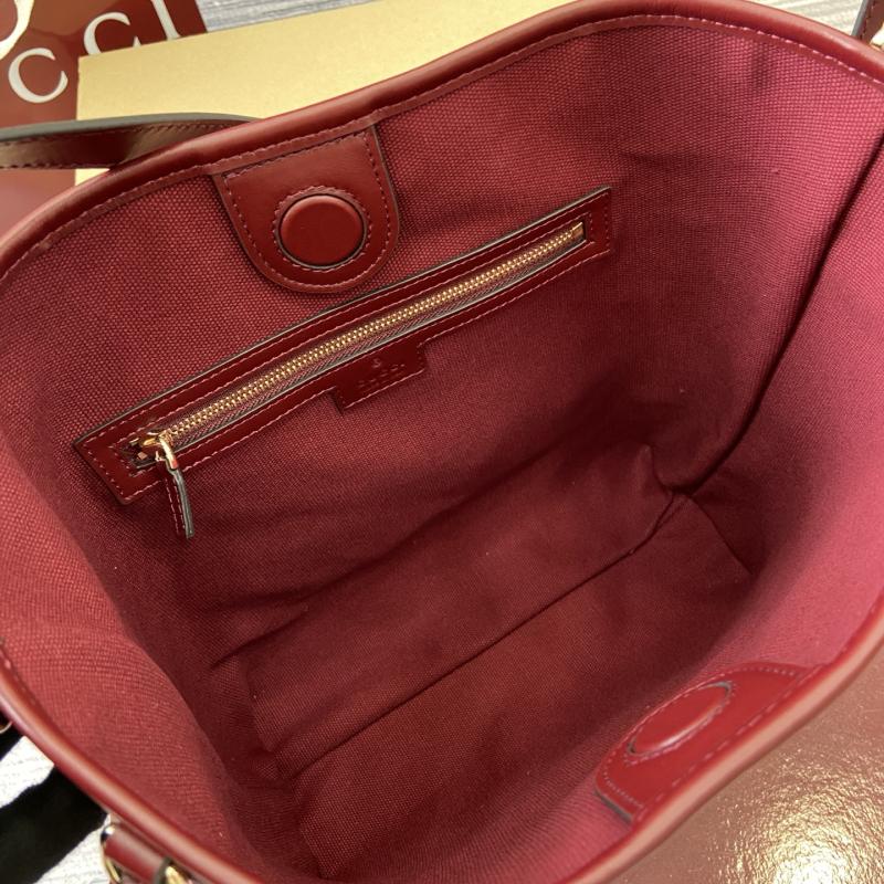 Gucci GG Emblem small shoulder bag Red 848881