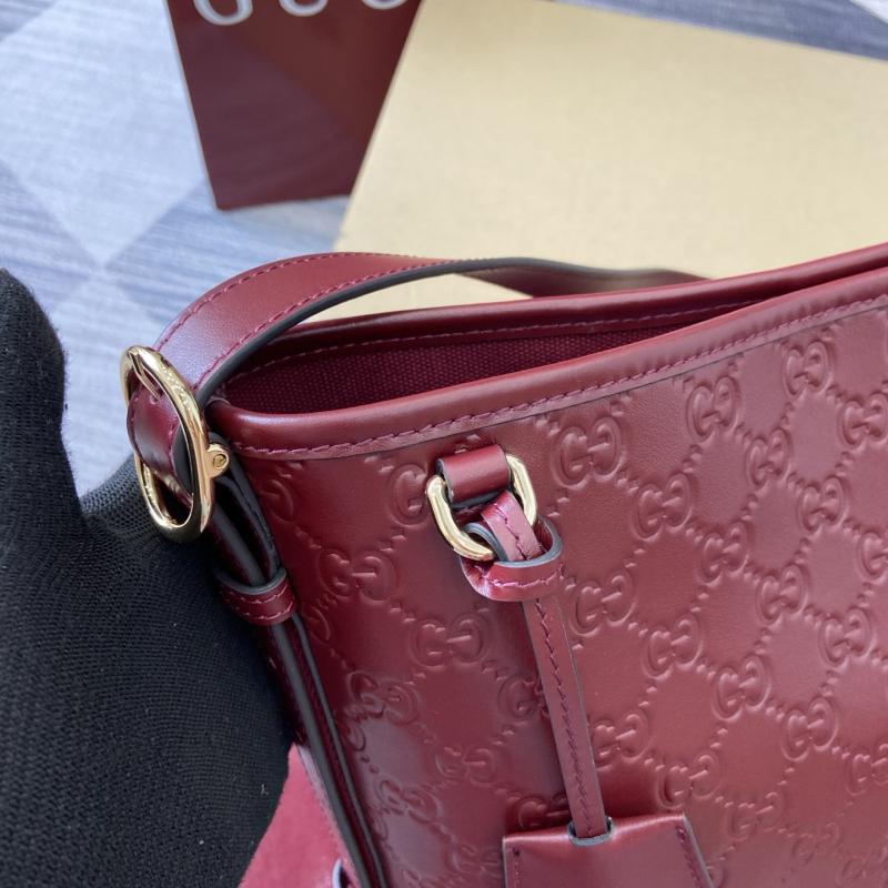 Gucci GG Emblem small shoulder bag Red 848881