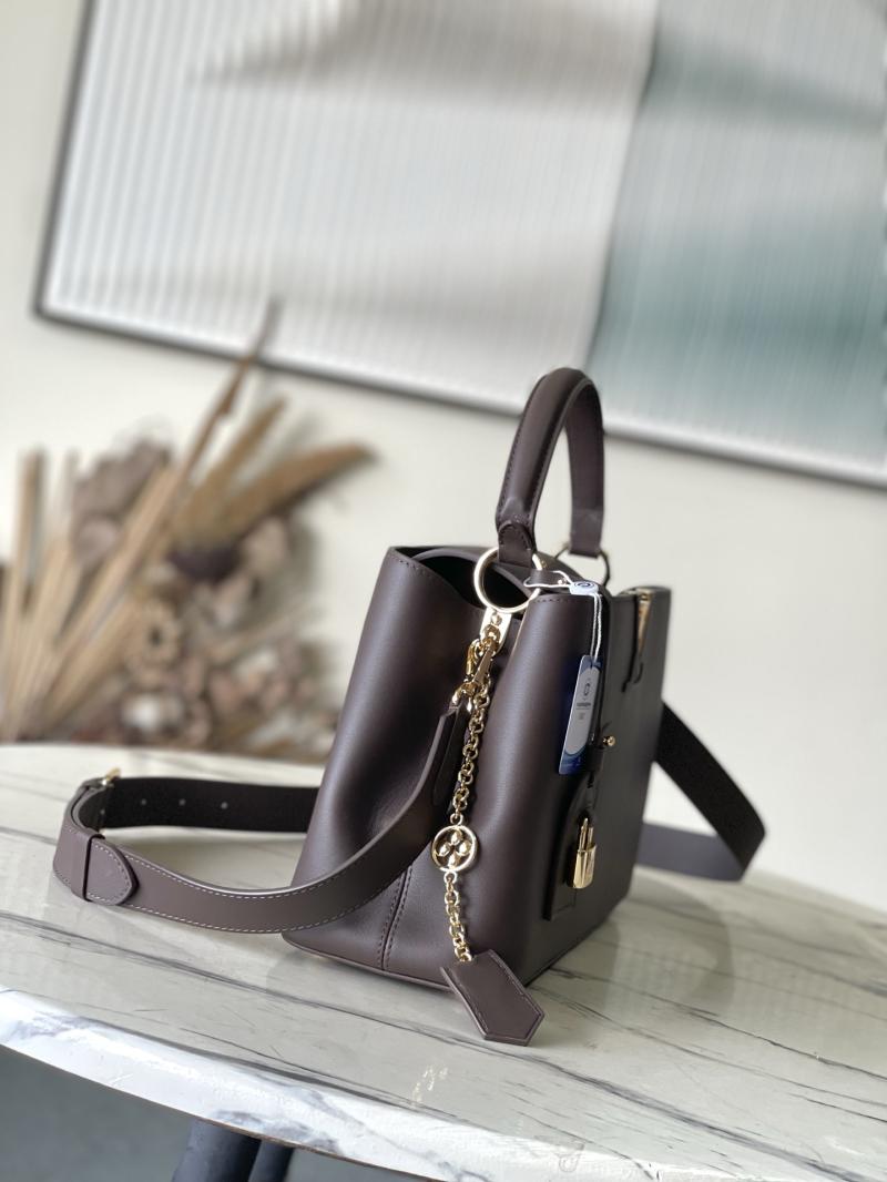 Louis Vuitton Capucines MM Souple Chocolate M12927