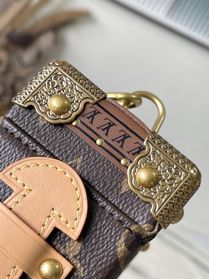 Louis Vuitton Montsouris Trunk M15166