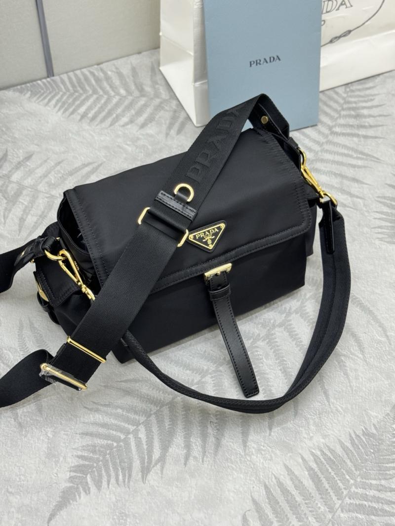 Prada Explore medium shoulder bag Black 1BD394