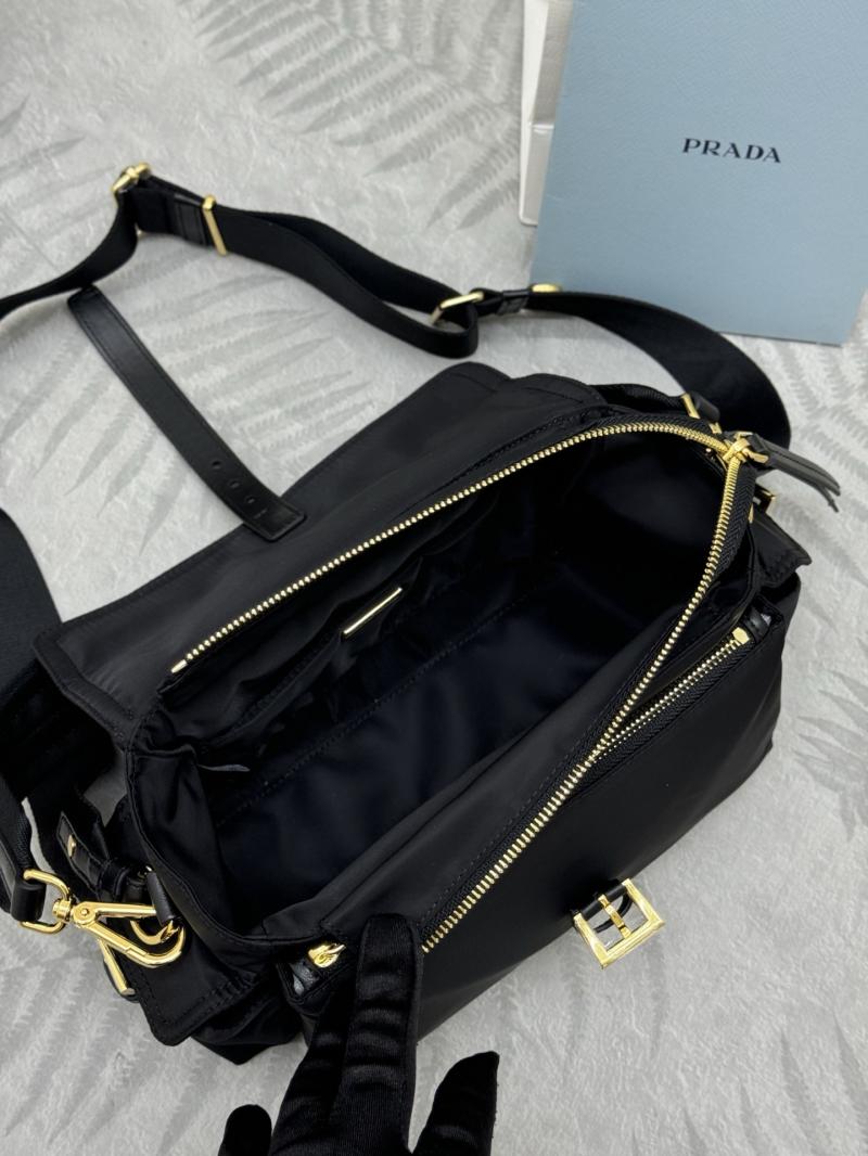 Prada Explore medium shoulder bag Black 1BD394