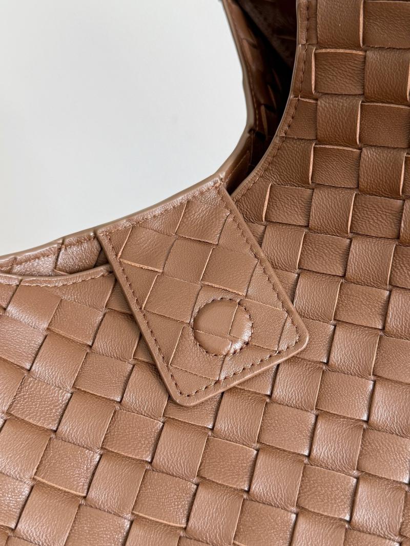 Bottega Veneta Large Campana Nocciola 844250