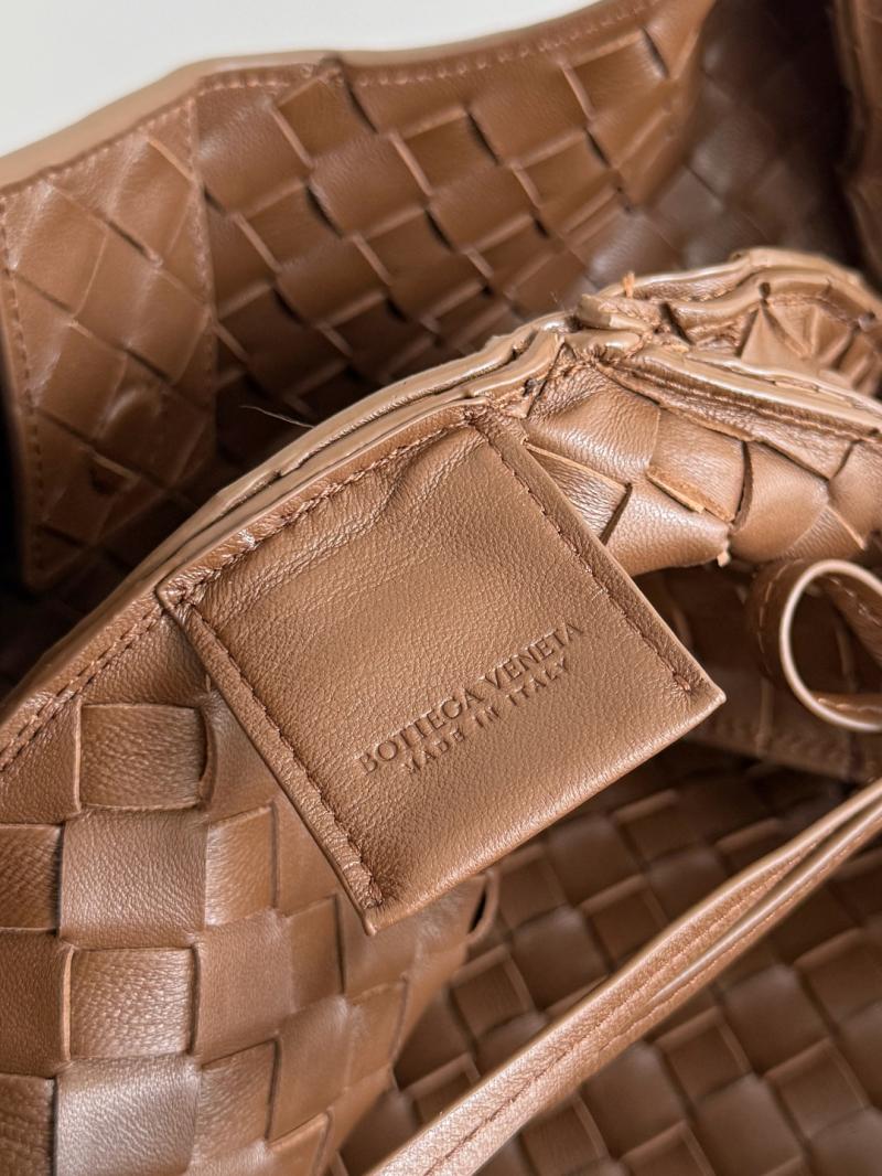 Bottega Veneta Large Campana Nocciola 844250