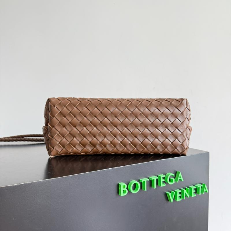 Bottega Veneta Medium Andiamo Tote Bag Nocciola B743572