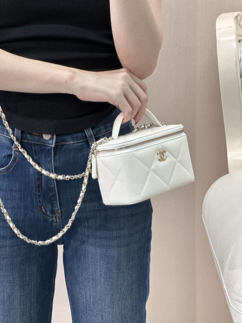 Chanel Long Vanity With Chain White AP4933