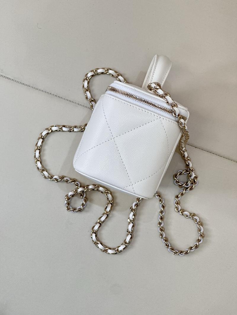 Chanel Long Vanity With Chain White AP4933