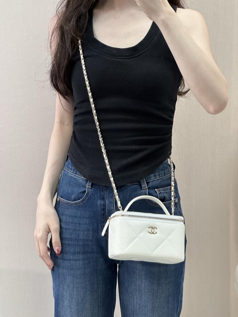 Chanel Long Vanity With Chain White AP4933