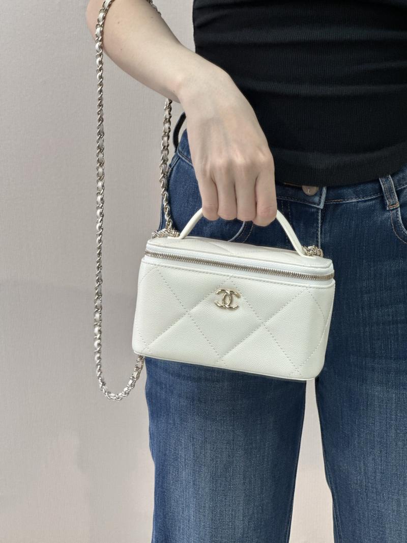 Chanel Long Vanity With Chain White AP4933