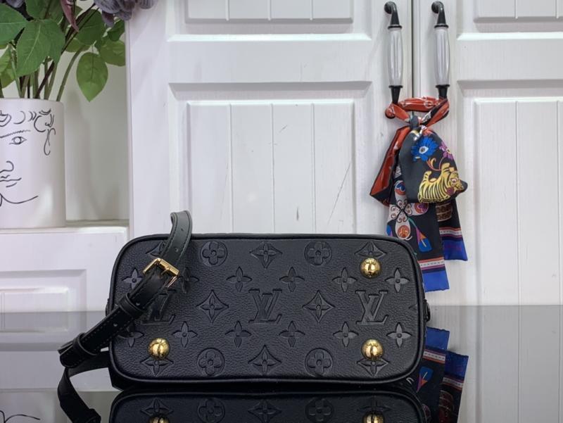 Louis Vuitton Alma BB Black M26409