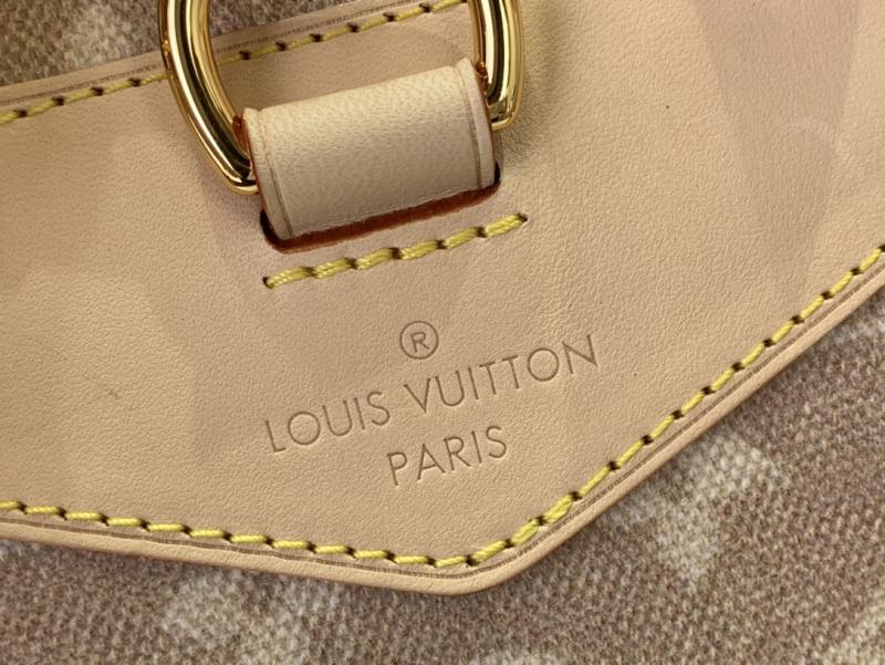 Louis Vuitton Montsouris PM M15135