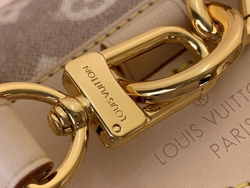 Louis Vuitton Montsouris PM M15135