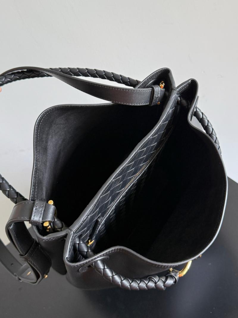 Bottega Veneta Andiamo Bucket Black 844169