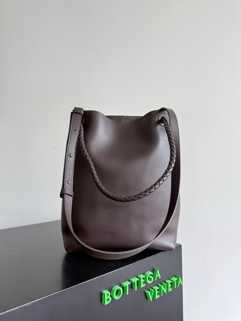 Bottega Veneta Andiamo Bucket Fondant 844169