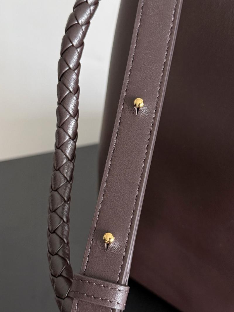 Bottega Veneta Andiamo Bucket Fondant 844169