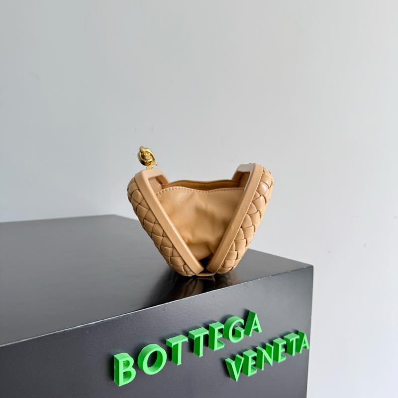 Bottega Veneta Classic Knot Clutch Almond B717622