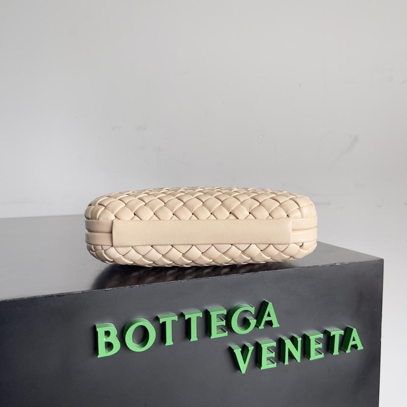 Bottega Veneta Classic Knot Clutch Cantaloupe B717622