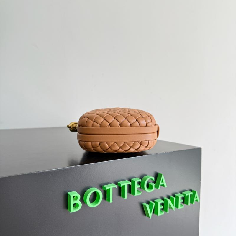 Bottega Veneta Classic Knot Clutch Caramel B717622