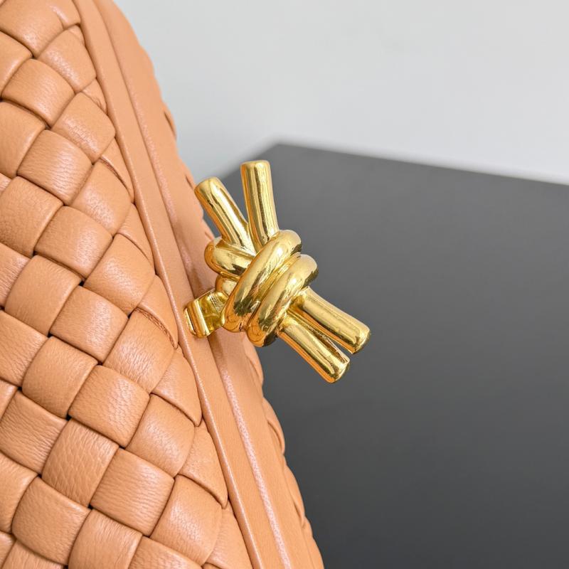 Bottega Veneta Classic Knot Clutch Caramel B717622