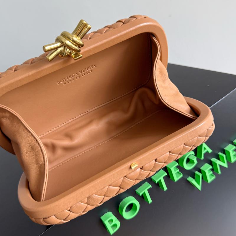 Bottega Veneta Classic Knot Clutch Caramel B717622